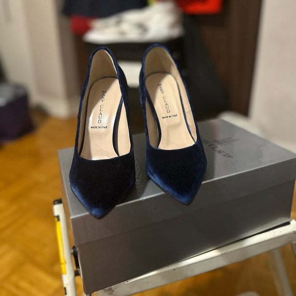 Mary Claud Royal Blue Velour Pumps New - Picture 12 of 12